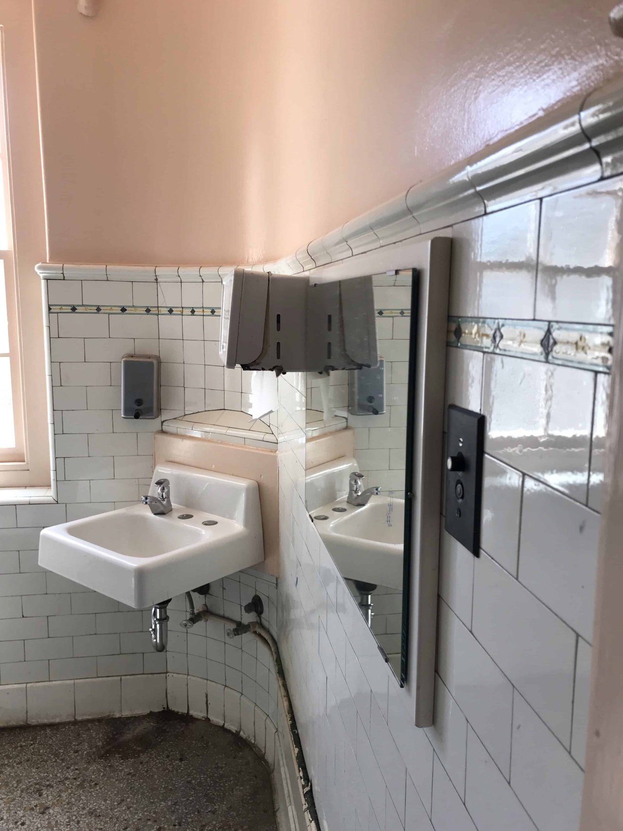 Bayview Elementary Bathroom Detailing. Credit: VHF (2019)