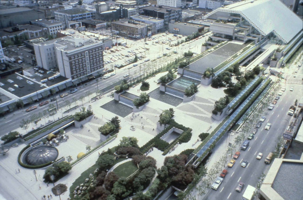  Robson Square complex in 1986. City of Vancouver Archives, CVA 784-115.