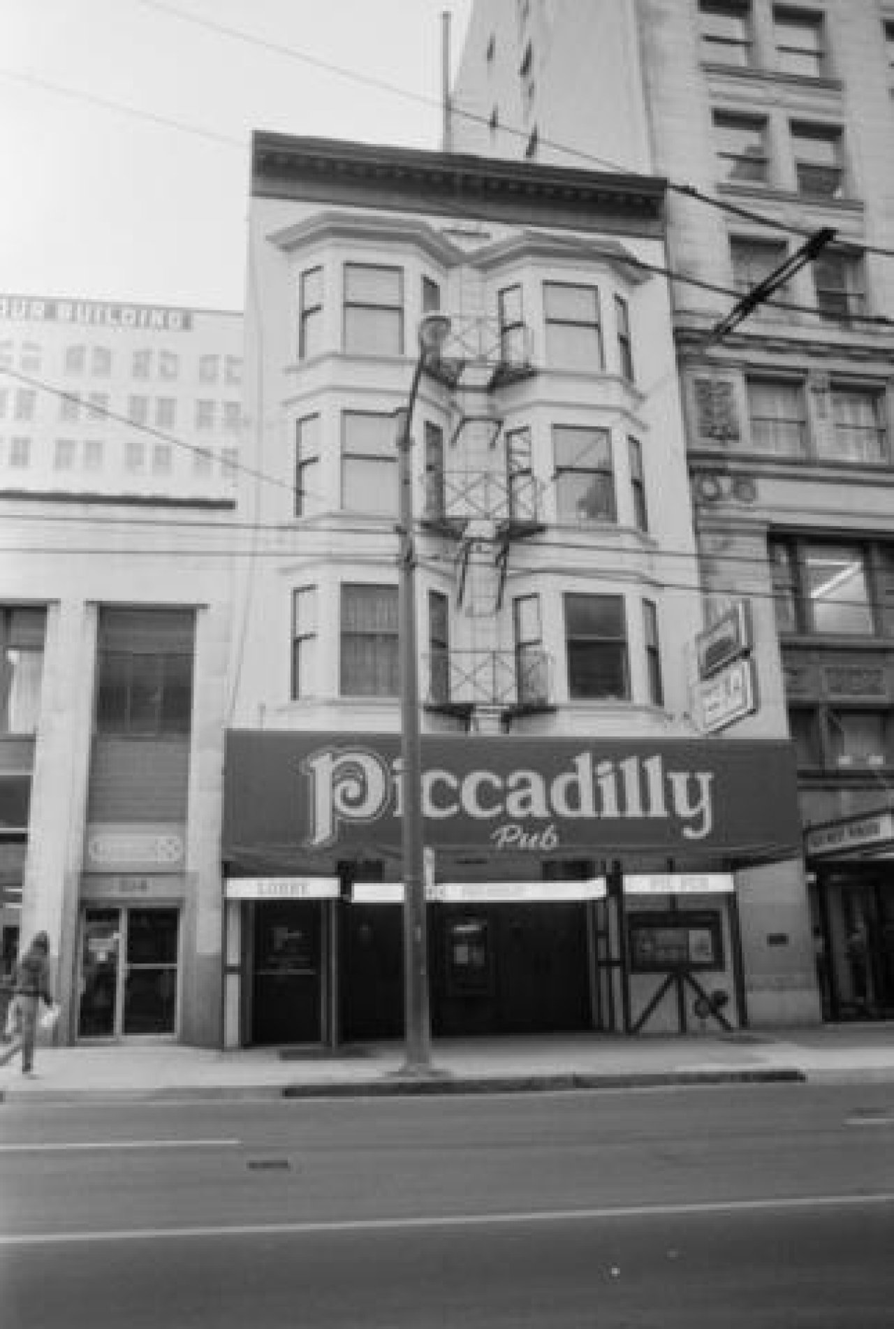 Piccadilly Hotel, 620-622 W Pender St c. 1985. Source: City of Vancouver Archives 790-1868_141