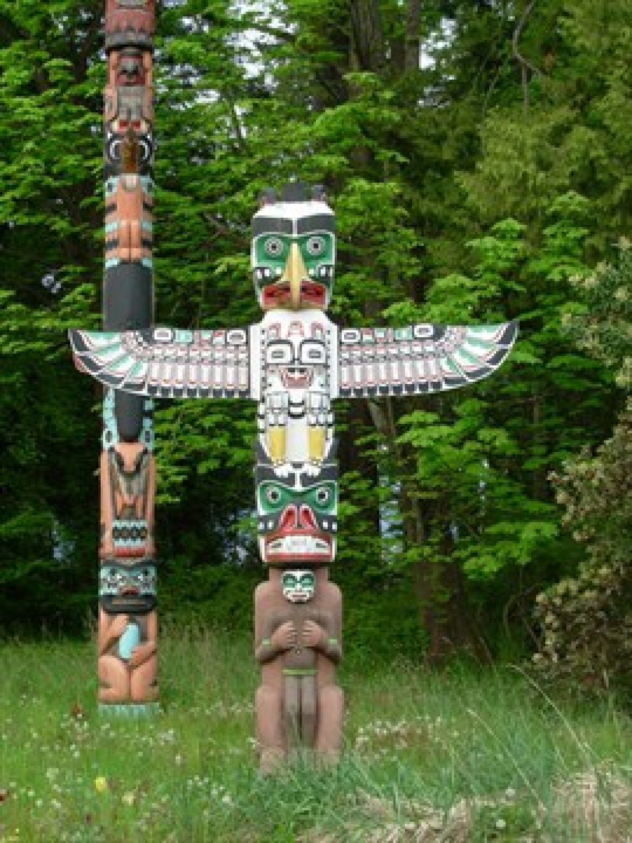 Totem Poles and Visitor Centre at Brockton Point (yakdzi myth, wakias ...