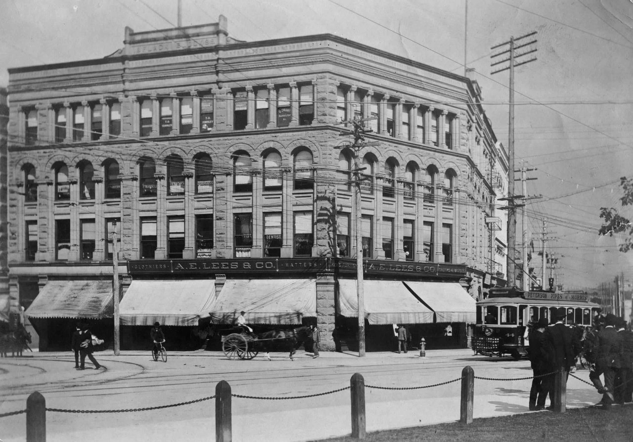 Vancouver street scene showing Flack Block in 1914, 163 West Hastings St. Source: City of Vancouver Archives CVA 166-1