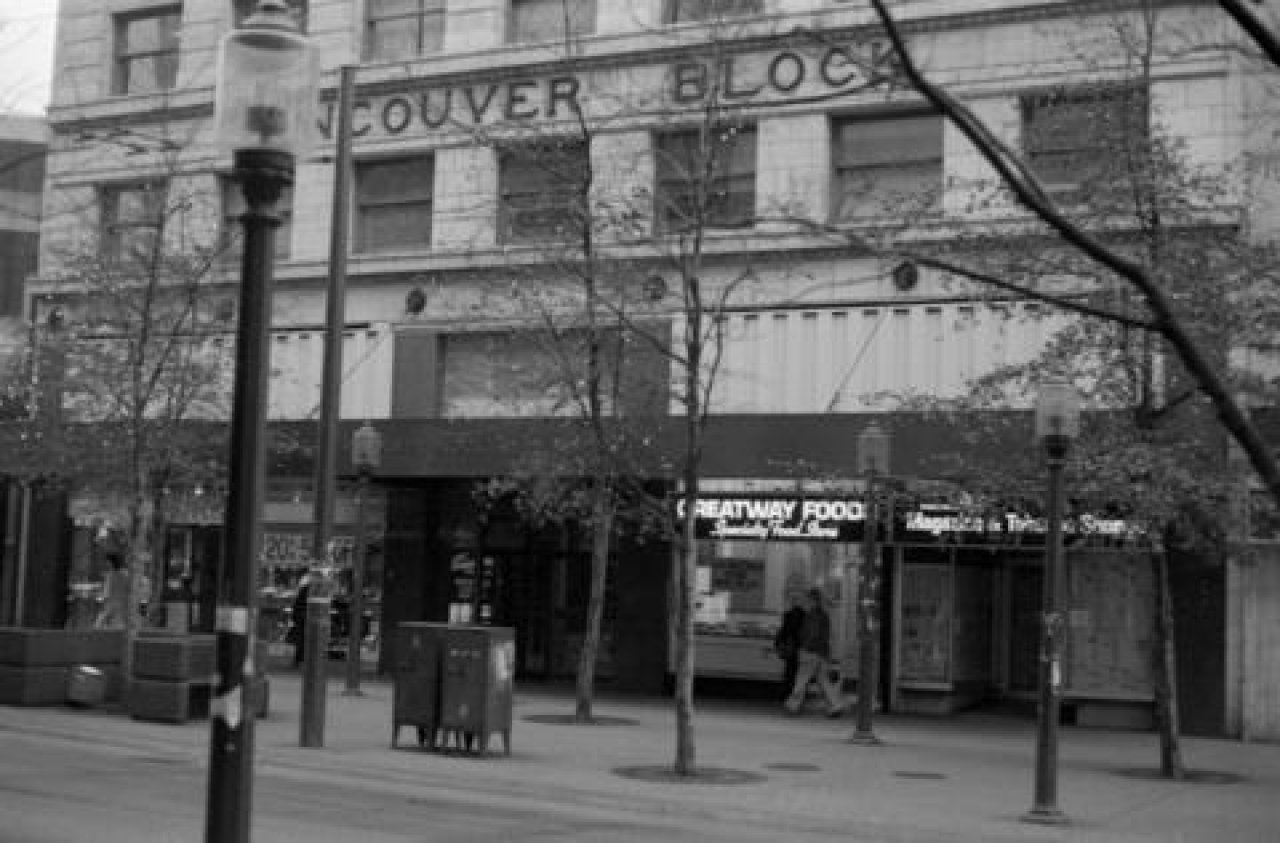 Streetfront view of Vancouver Block in 1986. Source: City of Vancouver Archives 791-0847