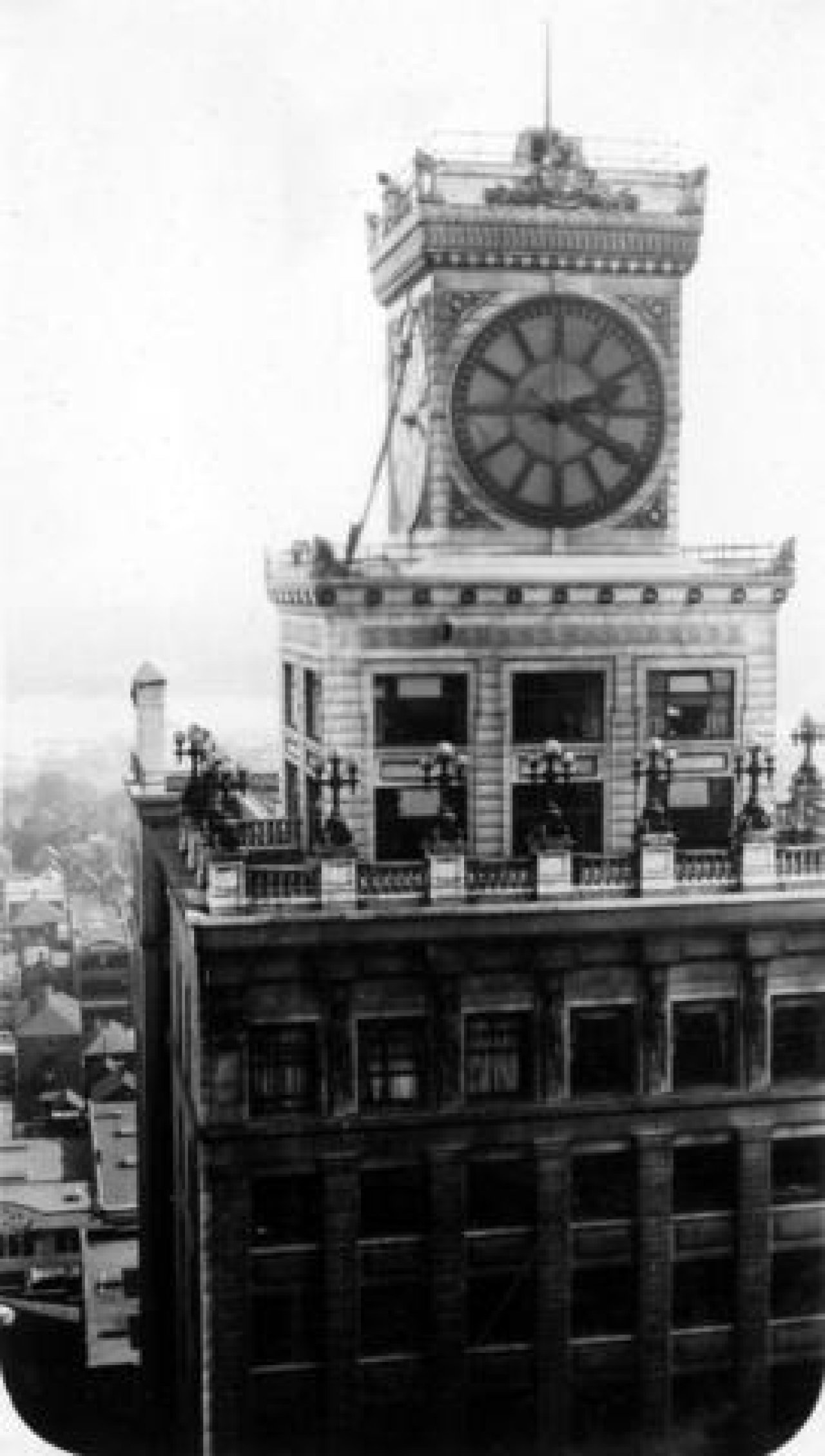 View of clock on top of the Vancouver Block in 1928. Source: City of Vancouver Archives AM1376 225-2