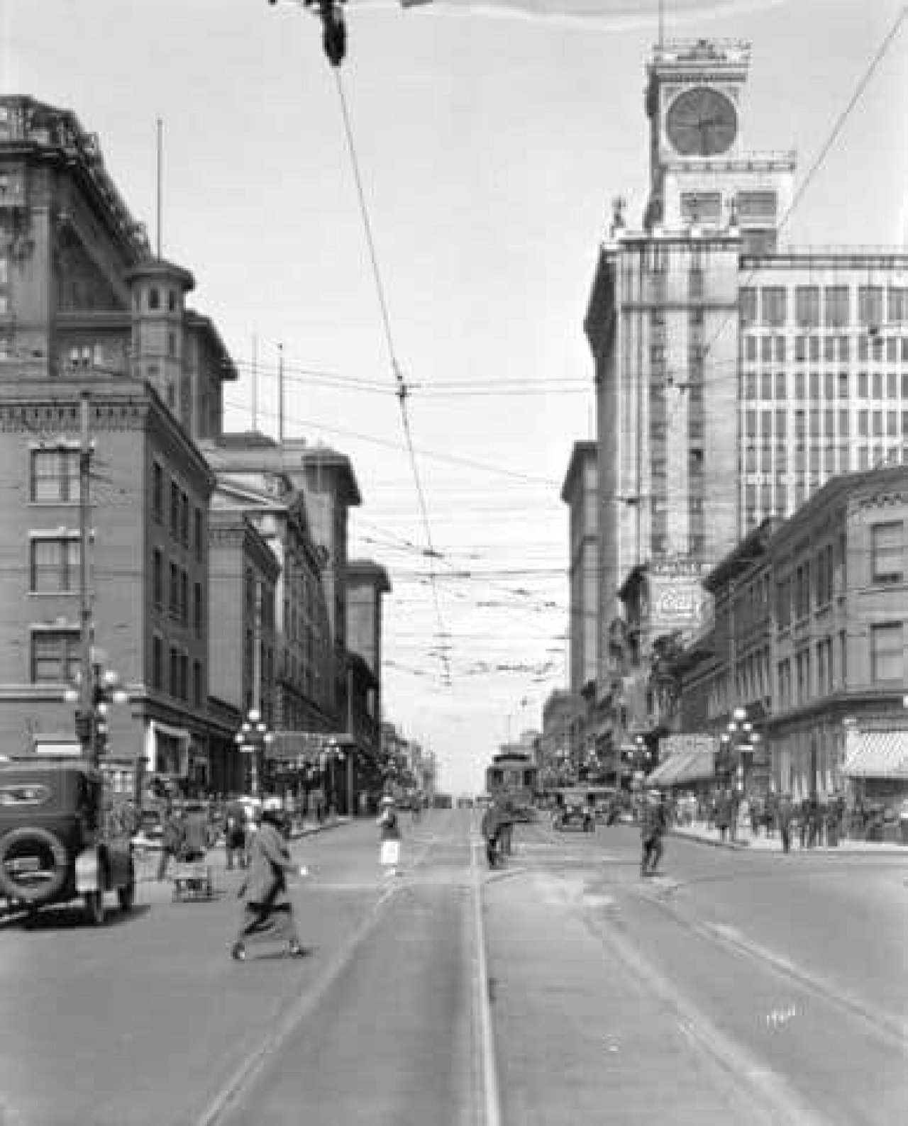 View north on Granville Street from Robson Street in the 1920s. Source: City of Vancouver Archives Str N222.