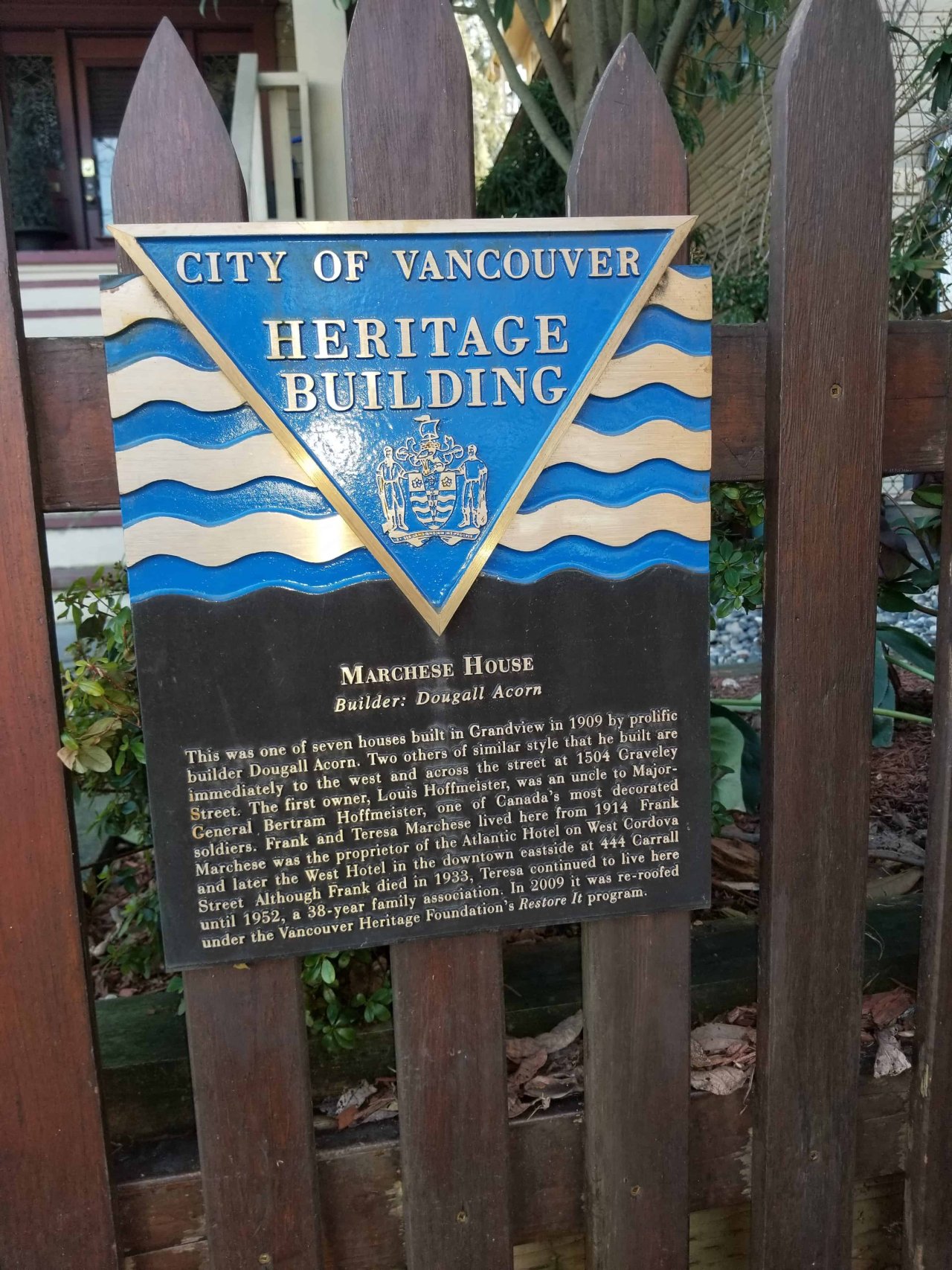 1476 Graveley Street Heritage Plaque

Photo by Charlotte Bailey