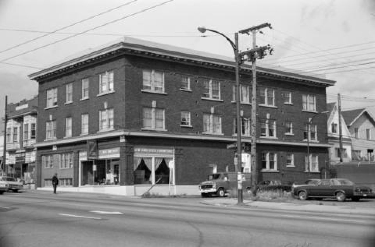 1707 East 4th Avenue, The Highland c. 1978

Source: City of Vancouver Archives Item : CVA 786-74.07 - 1707 E. 4th Avenue, The Highland