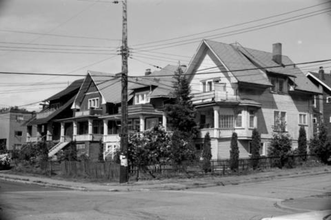 1824-1842 Stephens Street c. 1978. Source: City of Vancouver Archives 786-19.09