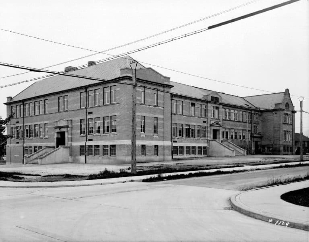 Bayview School in 1925. Source: City of Vancouver Archives Sch N98.1