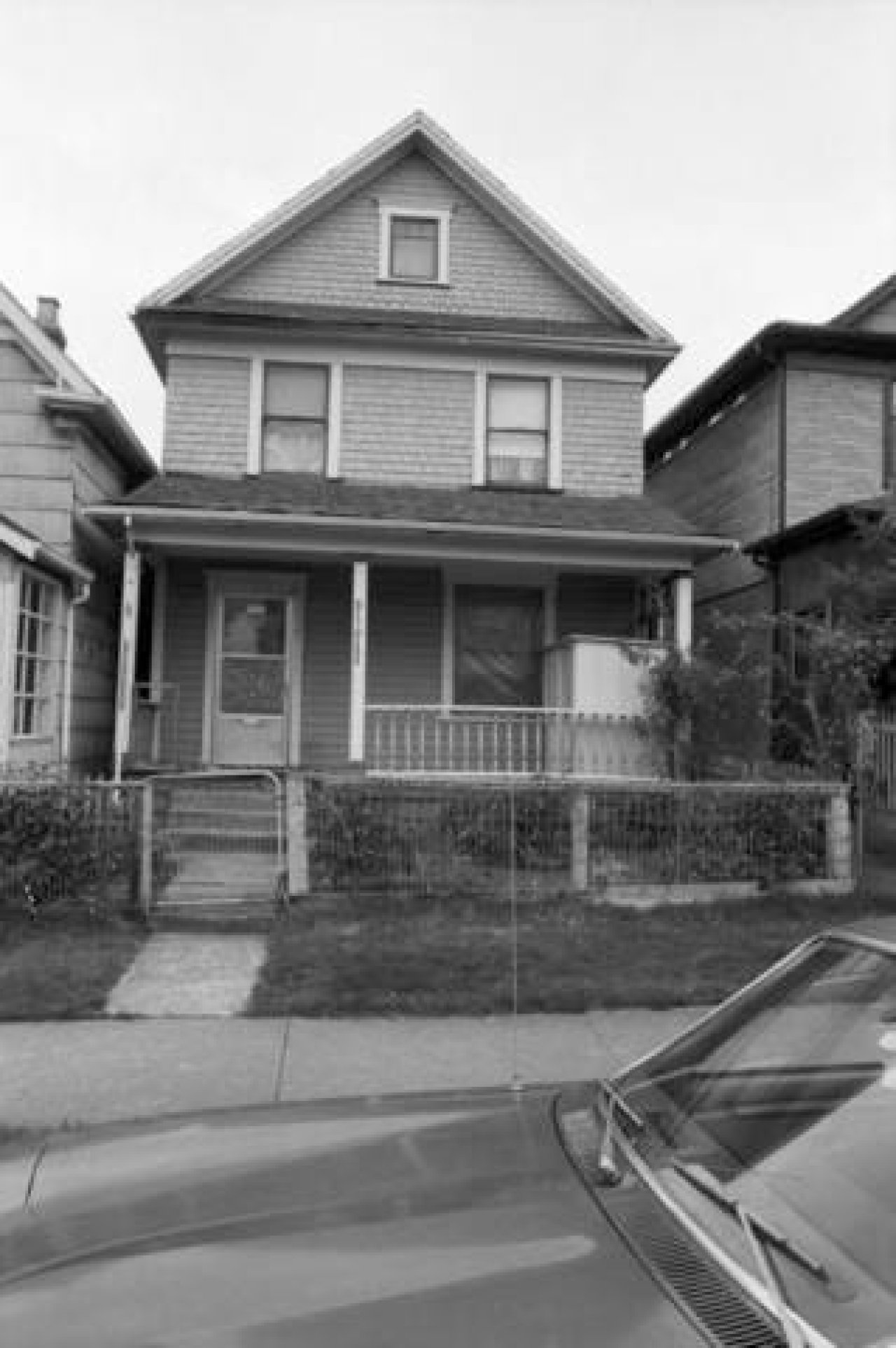 1117 E Pender in the mid-1980s. City of Vancouver Archives, CVA 790-0761.