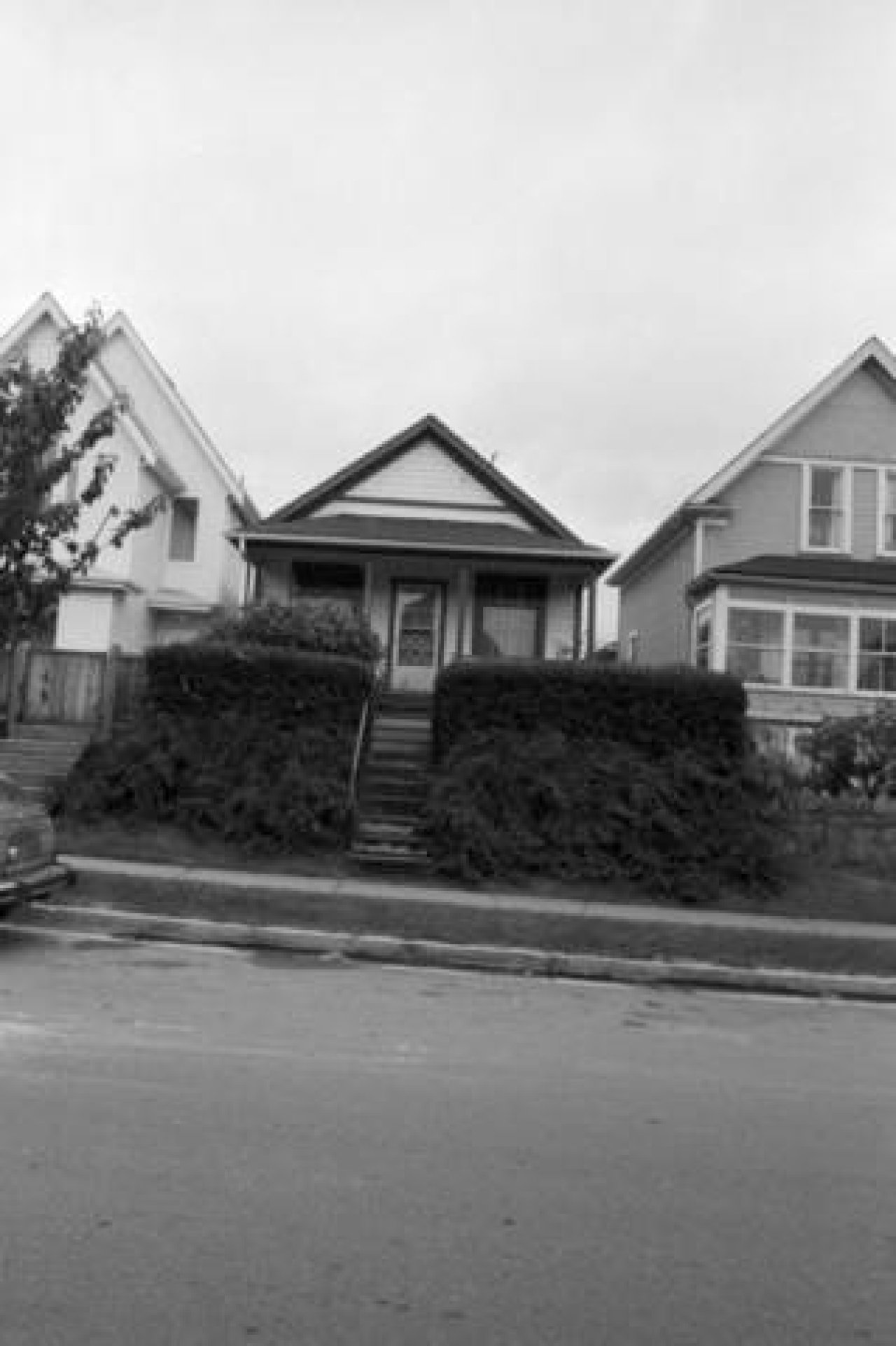 1156 E Pender in the 1980s. City of Vancouver Archives, CVA 790-0763.