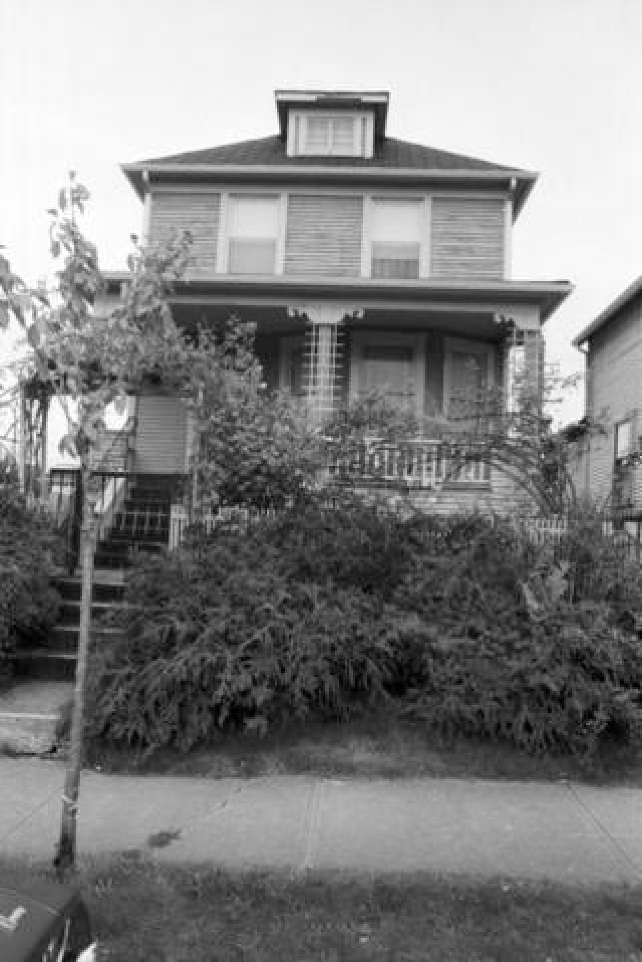 1157 E Pender in the 1980s. City of Vancouver Archives, CVA 790-0760.