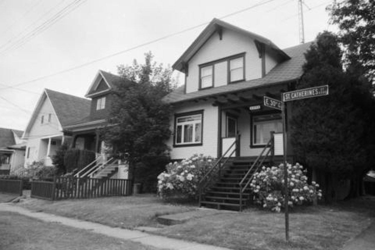 4592 4590 St. Catherines Street c. 1985

Source: City of Vancouver Archives Item : CVA 790-0426 - 4592, 4590 St. Catherines Street