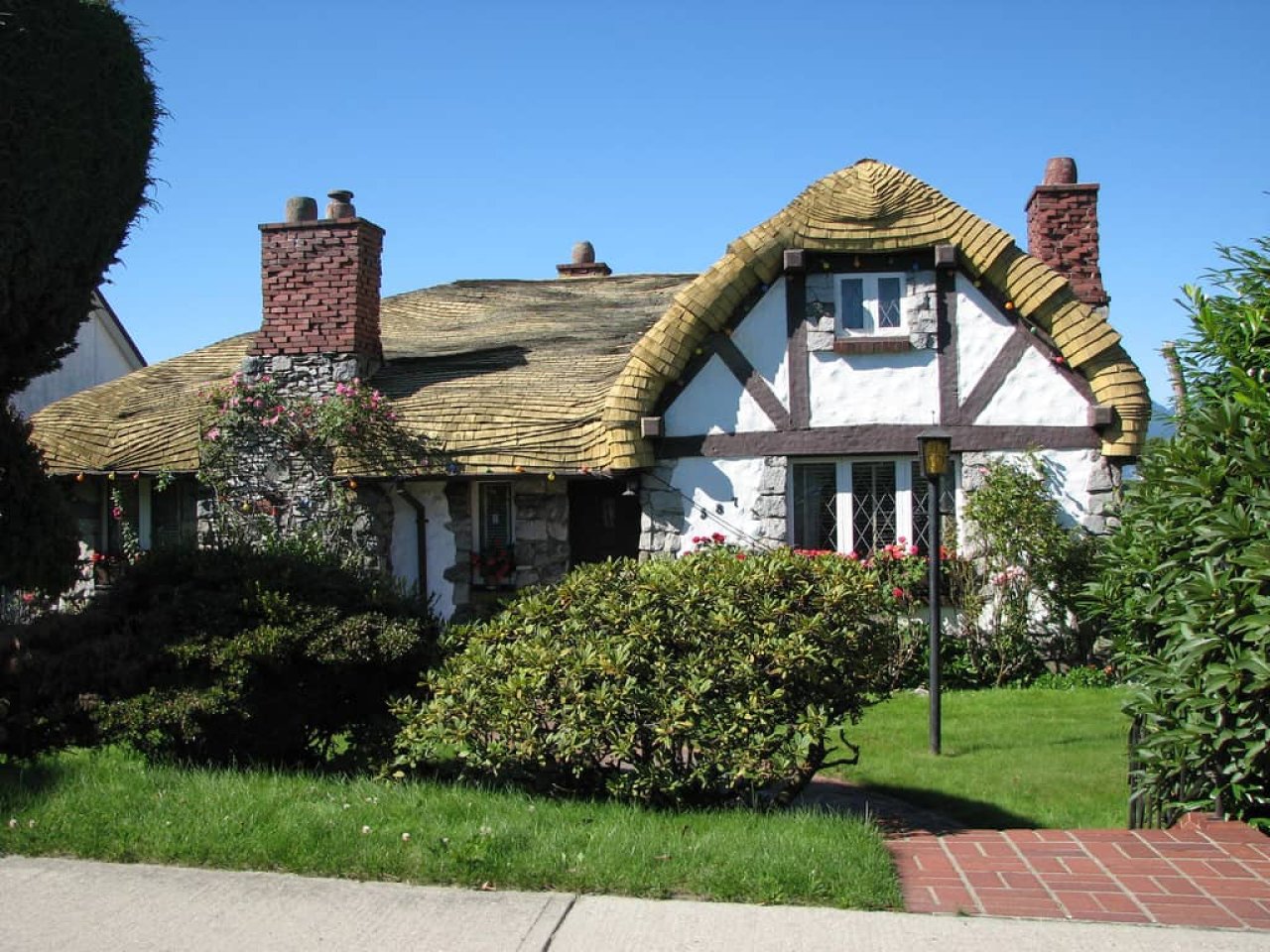 Hobbit House at 587 W King Edward Avenue. Credit: Bob Hare