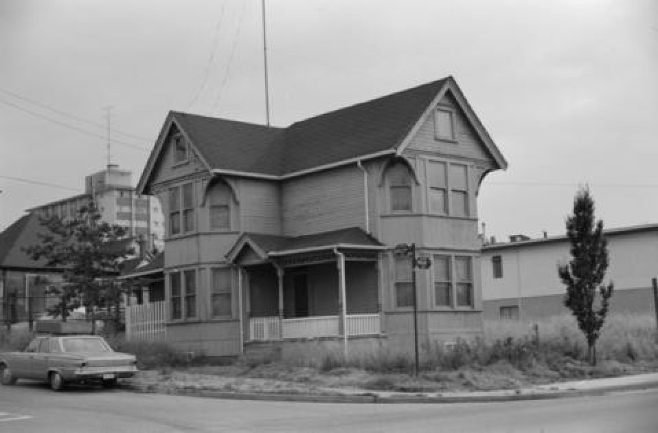 844 Dunlevy Avenue c. 1978

Source: City of Vancouver Archives Item : CVA 786-47.02 - 844 Dunlevy Avenue