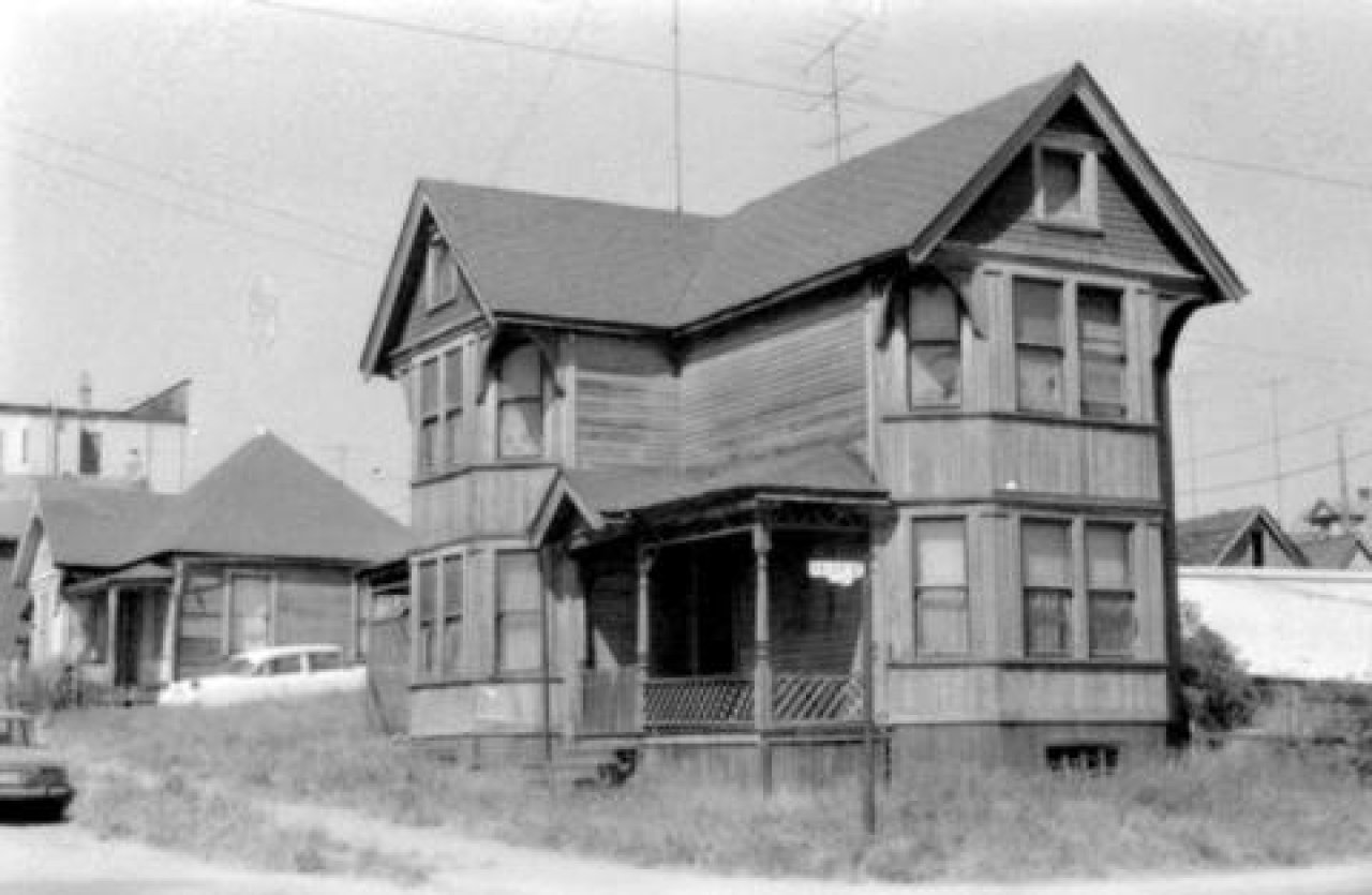 844 Dunlevy Avenue c. 1973

Source: City of Vancouver Archives Item : CVA 808-18 - [Houses at] 830 Dunlevy Avenue [and] 844 Dunlevy Avenue